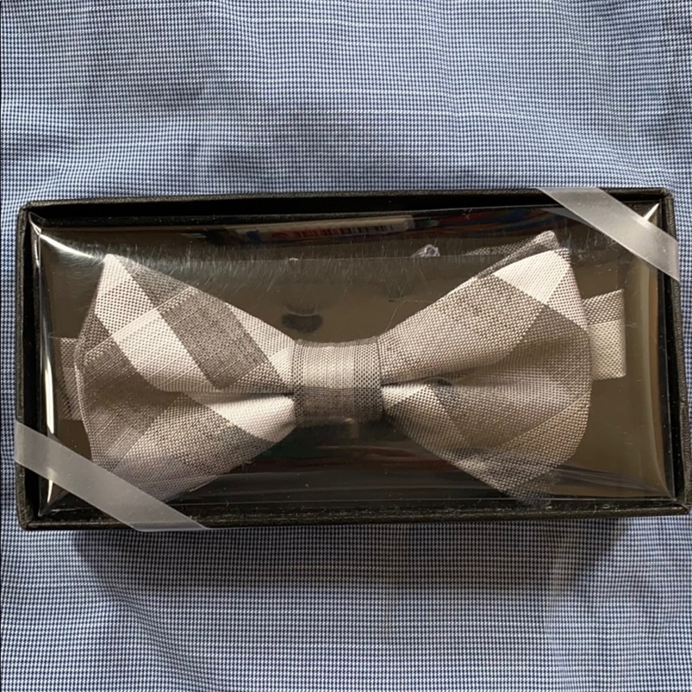 NWT Men’s Plaid Bow tie